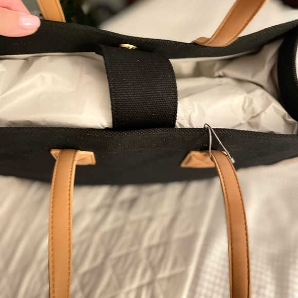 NWT Vince Camuto  Saly Blk Canvas, cream leather trim sides/bottom & ID beauty. - Picture 10 of 15